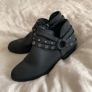 girls black ankle boots